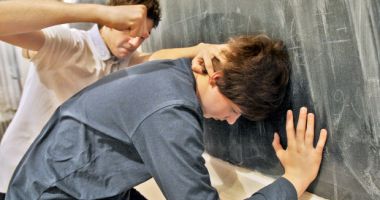 Stire din Eveniment : Părinții minorilor violenți, pasibili de închisoare. Un nou proiect de lege stârnește controverse la Constanța