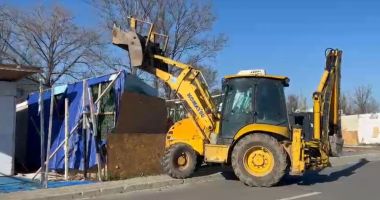 Stire din Social : Promenada din Năvodari, eliberată cu forța. Terasele ilegale, demolate!
