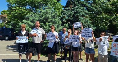 Scandal la debut de sezon estival! Micii comercianți, în ”război” cu Protecția Consumatorilor - 2