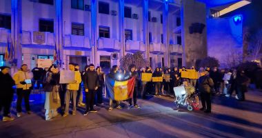 Stire din Eveniment : Reacția forțelor de ordine din Constanța la nerăbdarea protestatarilor care au ieșit fără aviz