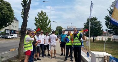 FOTO. PROTEST LA CONSTANŢA! Poliţiştii îşi strigă nemulţumirile! Şeful IPJ: "Ne dorim să rezolvăm toate problemele" - 9