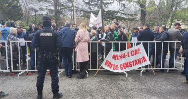 Protest în fața Primăriei Constanța, gestionat cu TACT de viceprimarul Ionuț Rusu - 3