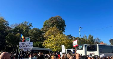 Stire din Social : Proteste în lanț la Sănătate. Angajaţii CJAS Constanţa reiau activitatea, dar ies în stradă farmaciștii