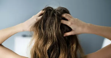 Psoriazisul scalpului sub control. Tratamente și sfaturi practice