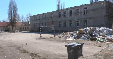 Stire din Cultură-Educație : Reabilitări cu două fețe în școlile constănțene. Soluții rapide la „Anghel Saligny”, nemulțumiri la „Koiciu”