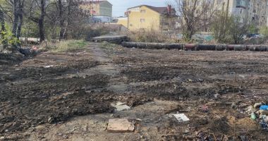 Constănțenii din Poarta 6 se simt rupți de oraș. "Ne scrântim picioarele pe calea ferată, ca să nu mai ocolim atât" - 7