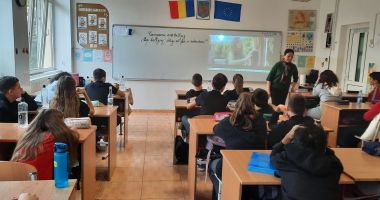 Stire din Cultură-Educație : Revolta suplinitorilor din învățământ. "Titularizarea, un concurs fără finalitate!"