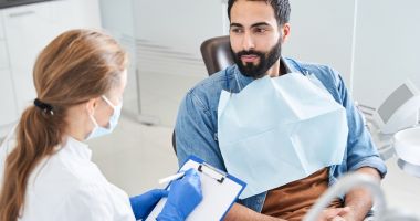Stire din Sănătate : Nu ignorați sângerările gingivale! Pot anunța probleme mult mai grave