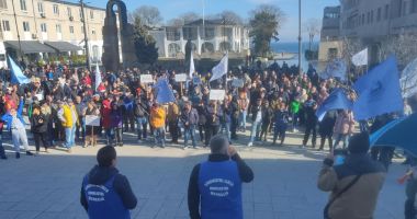 Stire din Economie : Muncitorii din Şantierul Naval Damen Mangalia au ieşit în stradă. "Suntem în pragul unei catastrofe!"