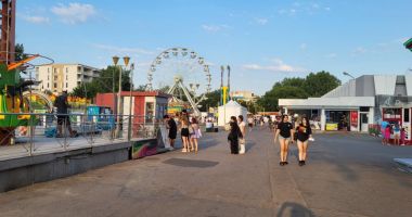 Turiştii se lasă aşteptaţi! Satul de Vacanţă, cândva plin de viaţă, acum este aproape pustiu - 2