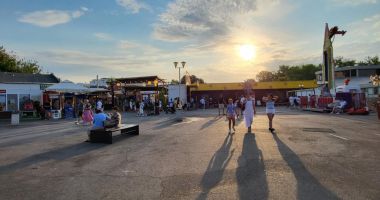 Turiştii se lasă aşteptaţi! Satul de Vacanţă, cândva plin de viaţă, acum este aproape pustiu - 6