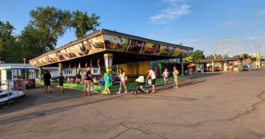 Turiştii se lasă aşteptaţi! Satul de Vacanţă, cândva plin de viaţă, acum este aproape pustiu - 7