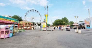 Turiştii se lasă aşteptaţi! Satul de Vacanţă, cândva plin de viaţă, acum este aproape pustiu - 3
