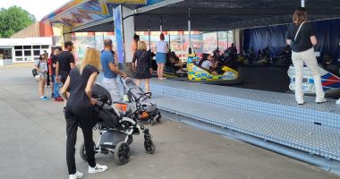 Satul de Vacanţă, scump şi "zugrăvit" în nuanţe terne, la început de sezon estival - 3