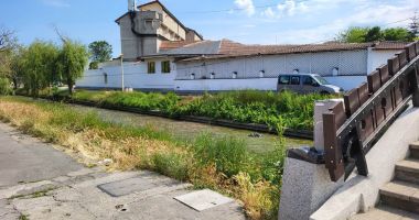 Satul de Vacanţă, scump şi "zugrăvit" în nuanţe terne, la început de sezon estival - 5