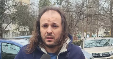 Stire din Eveniment : Scene greu de privit în Constanța. Doi polițiști și un jandarm, luați la bătaie într-o scară de bloc