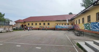 Şcoala Generală "Mihail Koiciu" se degradează văzând cu ochii. "Din cauza aspectului clădirii, pierdem copii" - 5