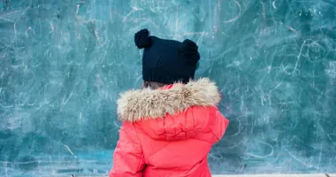 Stire din Social : Lecții cu mâinile înghețate. Copii ținuți în frig la Școala nr. 30 din Constanța