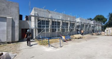 Stire din Social : Clopoțelul va suna printre schele? Reabilitările școlilor din Constanța lasă elevii fără clase și părinții fără răbdare