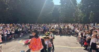 A început școala! Odată cu ea, și maratonul părinţilor din Constanţa la unităţile de învăţământ - 9