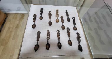 Sculptorul Vasile Moldoveanu dă lecţii despre arta cioplitului în lemn, la Constanţa - 3