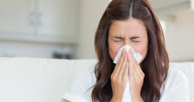 Stire din Sănătate : Aveți senzaţia că vă curge apă din nas? Cu ce probleme vă puteți confrunta