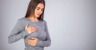 Tulburările hormonale pot declanșa, uneori, secreții la nivelul sânilor - 2