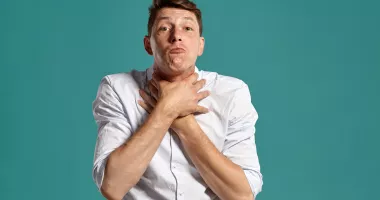 Stire din Sănătate : Senzație de mâncare blocată în gât. Când este nevoie să vă îngrijorați și ce puteți face