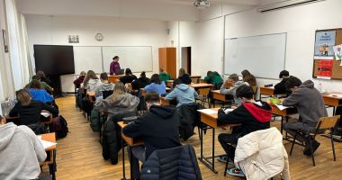 Stire din Cultură-Educație : Ce ruşine! Dezastru la simularea Evaluării Naţionale, la Constanţa. Cea mai mică medie obţinută de un elev este 1
