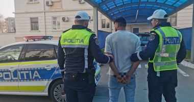 Stire din Eveniment : Șoferii băuți, "vânați" de polițiștii rutieri! Sute de persoane au fost testate cu aparatul etilotest