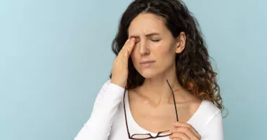 Foto - Vă tresare pleoapa des? Ce cauze pot avea spasmele oculare și cum le puteți reduce
