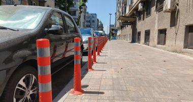 Stire din Eveniment : Păreri contradictorii iscate de apariţia stâlpişorilor. Ce spune directorul Poliţiei Locale Constanţa