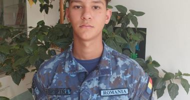 Militari de la 15 ani. Bobocii Colegiului Național "Alexandru Ioan Cuza", pregătiți pentru viața în armată - 2