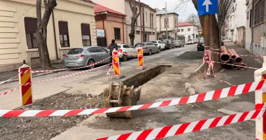 Stire din Social : Străzi peticite și pline de pietriș în centrul Constanței. Locuitorii reclamă lucrări neterminate