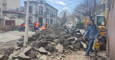 Șantierul din centrul Constanței a acaparat noi trotuare. Pietonii își rup picioarele prin piatră și moloz! - 4