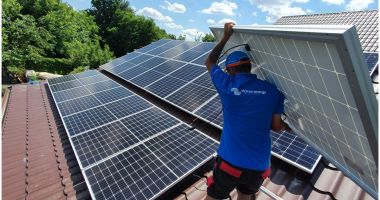 Stire din Economie : Subvențiile pentru fotovoltaice, mașini electrice, dar și mașini noi vor fi tăiate de Guvern din 2024