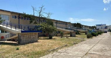 Taberele şcolare, vechi şi degradate. "Le mai cârpim, ca să le putem deschide" - 2