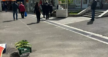 Traseul mărfii confiscate de Poliția Locală stârnește revoltă în Piața Brotăcei - 2