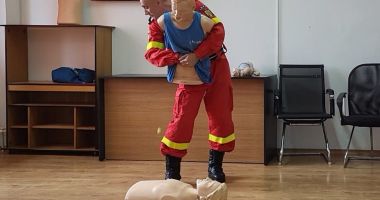 Stire din Eveniment : Şeful Centrului SMURD Constanţa, Adrian Mavromalidi, despre cum poți salva o viață înainte de sosirea echipelor speciale