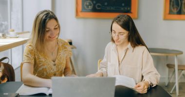 Stire din Cultură-Educație : Noua generație de meditatori! Tinerii absolvenți constănțeni preiau ștafeta
