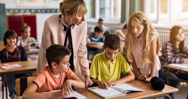 Stire din Cultură-Educație : Profesorii care au fost sancţionaţi nu pot participa la examenul de Titularizare