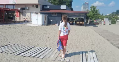Pe litoral, între fițe și rușine! „Plătim șezlonguri, dar nu avem unde merge la toaletă”