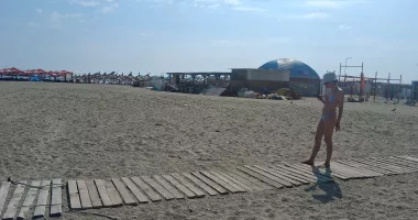 Pe litoral, între fițe și rușine! „Plătim șezlonguri, dar nu avem unde merge la toaletă” - 3
