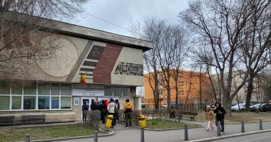 Stire din Social : Supărarea donatorilor de sânge. "Este jenant să aștepți afară, în frig, să-ți vină rândul"
