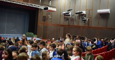 Cine nu vrea "Educație prin cultură"? Soluție de moment pentru transportul copiilor la teatru - 3