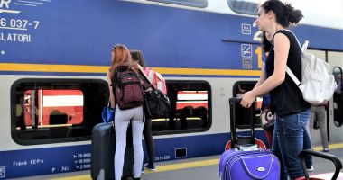 Trenul, un mijloc de transport mai ieftin, dar cu o infrastructură ce lasă de dorit - 2