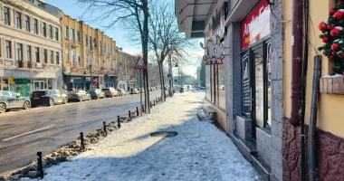 Trotuarele, transformate în capcane. Poliția Locală somează, nu amendează! - 2