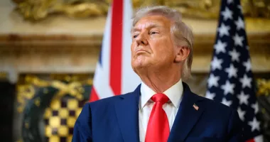 Stire din Actualitate : Donald Trump a semnat un decret pentru a proteja veniturile din petrolul venezuelean