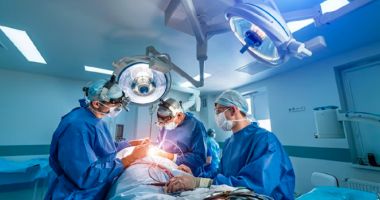 Stire din Social : Tumoră gigant, de dimensiunea unui cap de copil, operată cu succes, la Constanţa