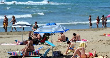 Greva profesorilor le-a dat vacanţele peste cap! Unii turişti şi-au anulat sejururile pe litoralul românesc - 2